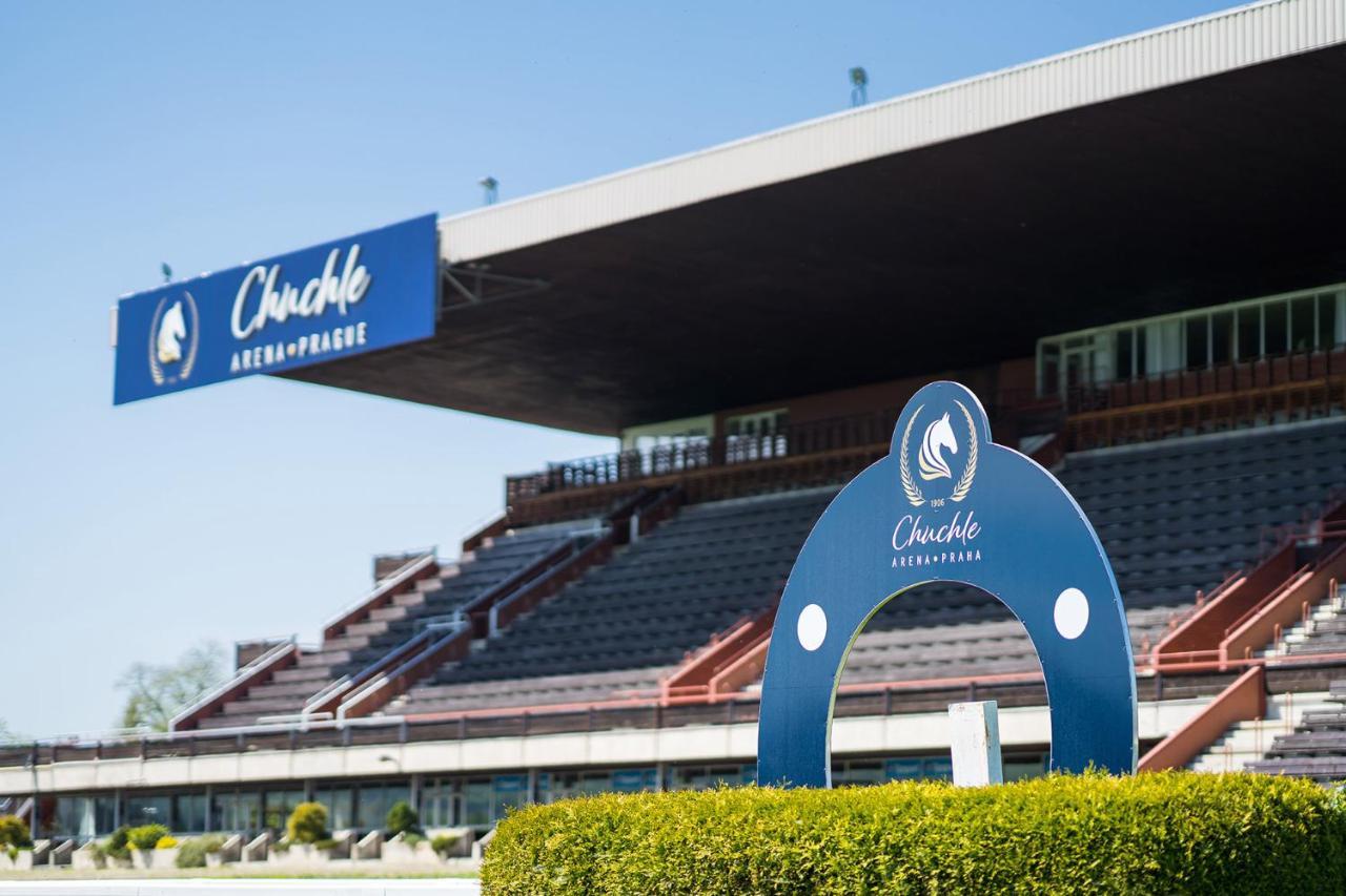 B&B Chuchle Arena Praha Buitenkant foto